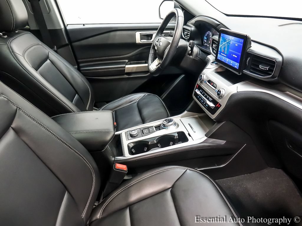 Used 2023 Ford Explorer XLT w/ Equipment Group 202A AWD/4WD image 28