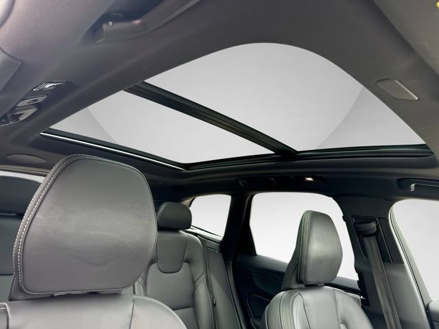 Certified 2024 Volvo XC60 B5 Ultimate AWD/4WD image 19