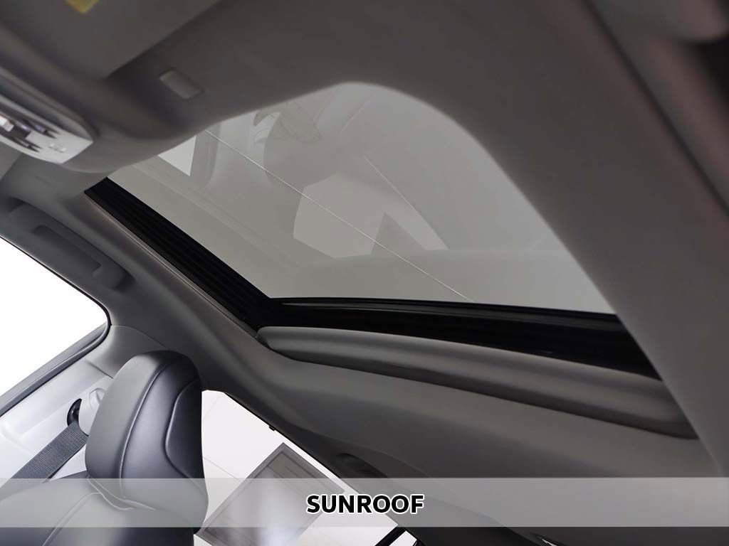 Used 2022 Toyota Highlander XLE image 3