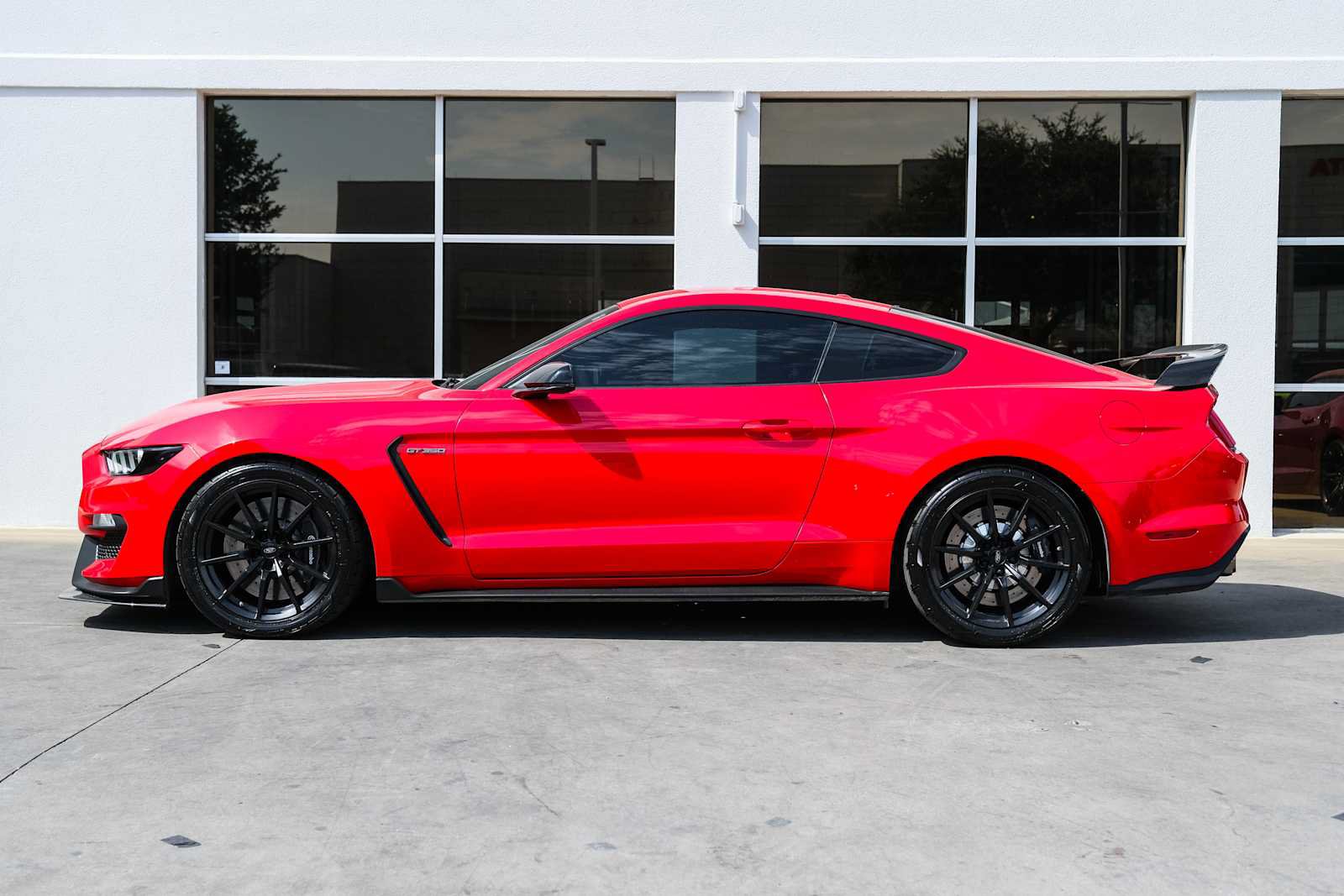Used 2016 Ford Mustang Shelby GT350 w/ Technology Package RWD image 22