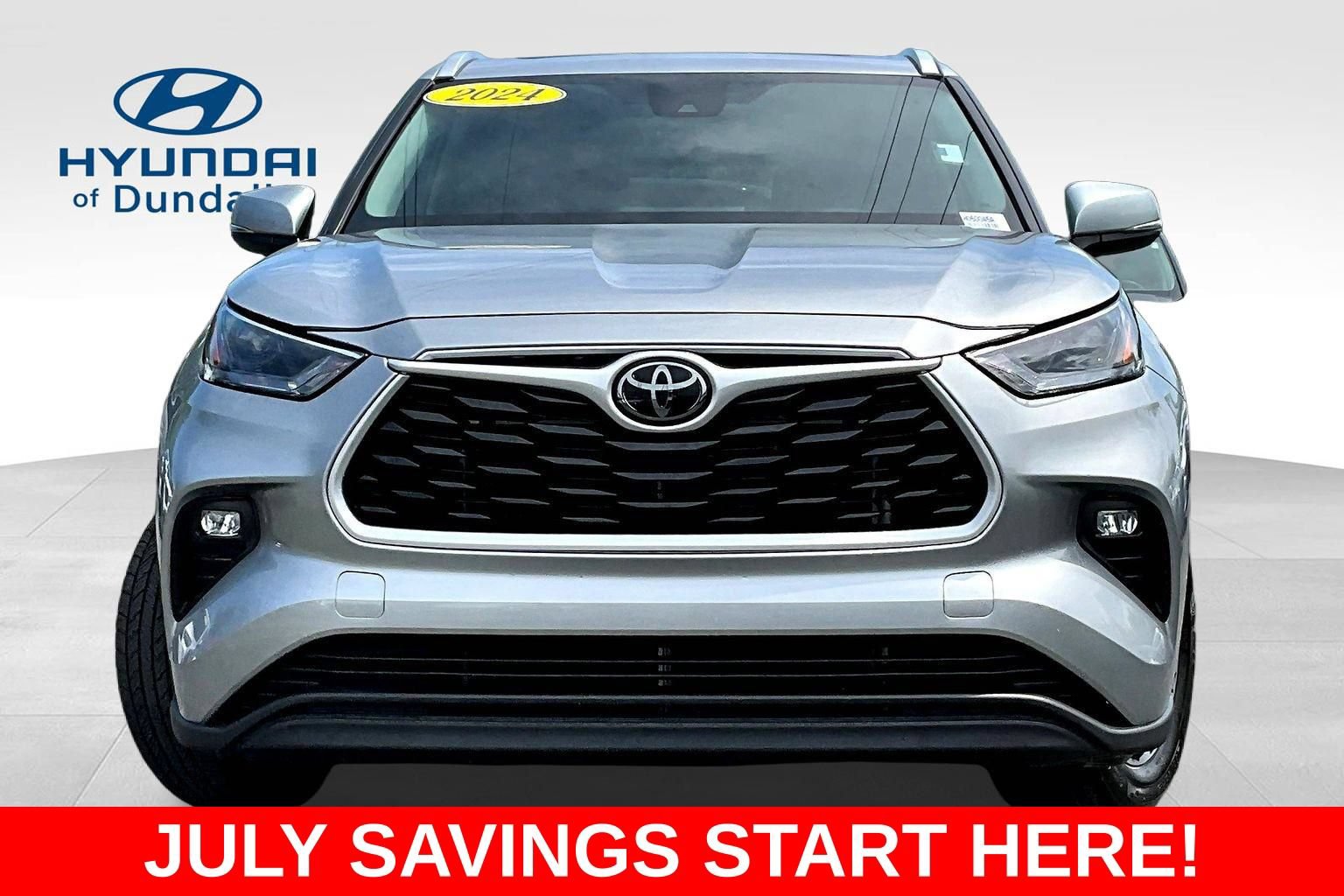 Used 2024 Toyota Highlander XLE AWD/4WD image 2