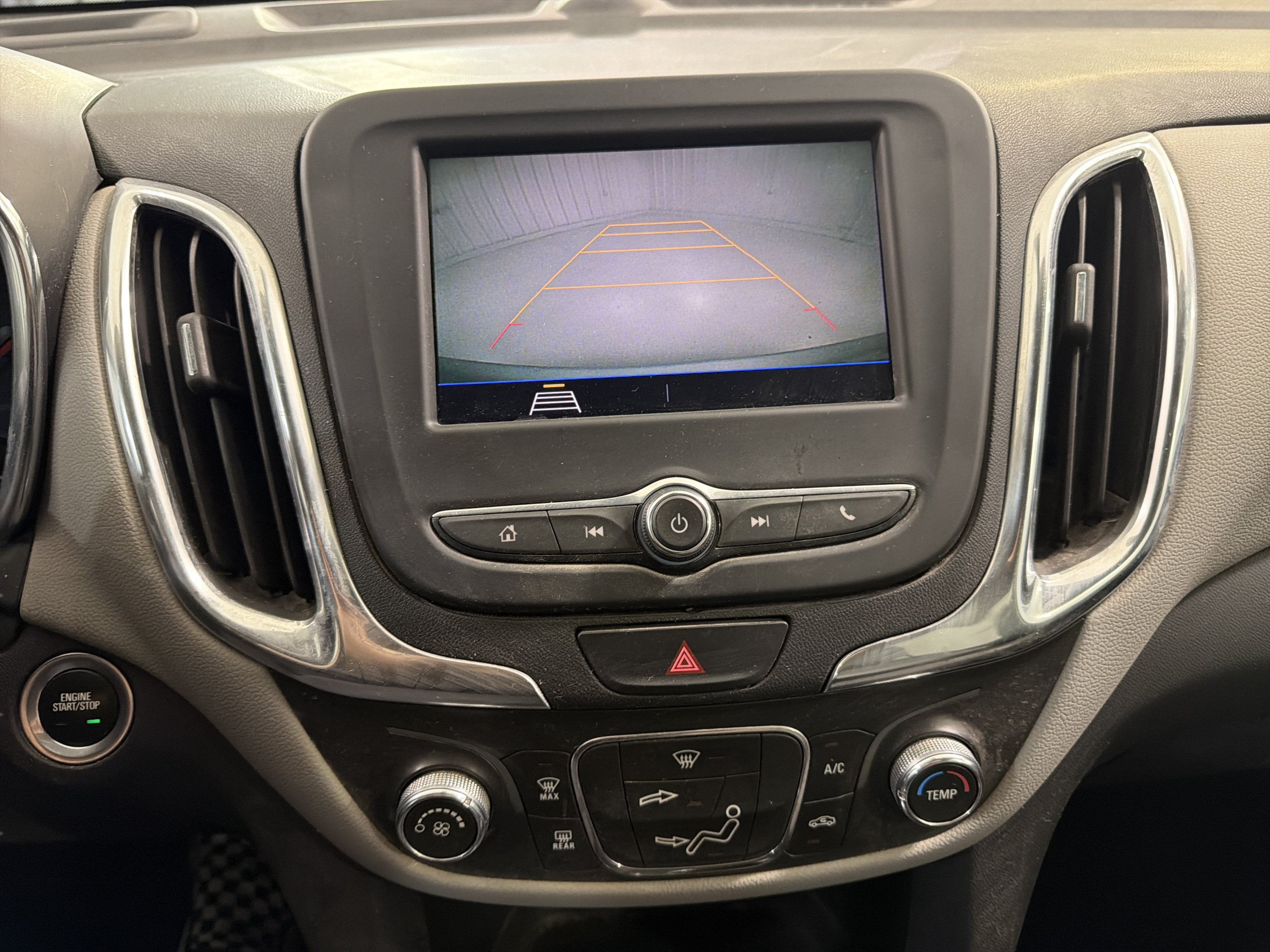 Used 2021 Chevrolet Equinox LS FWD image 19
