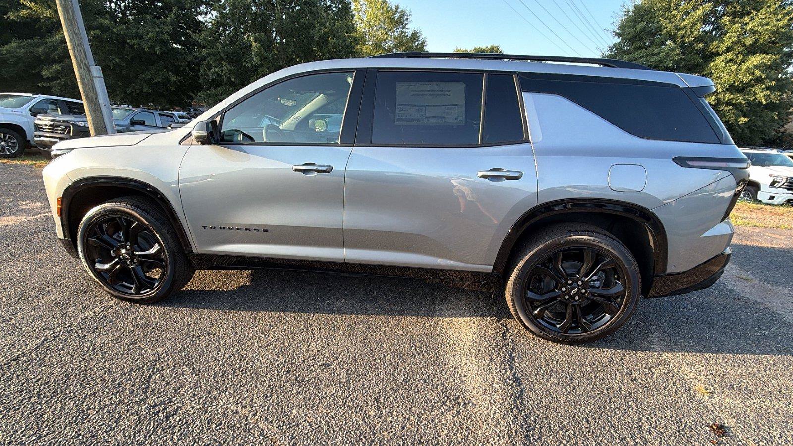 New 2027 Chevrolet Traverse RS w/ LPO, Floor Liner Package FWD image 11