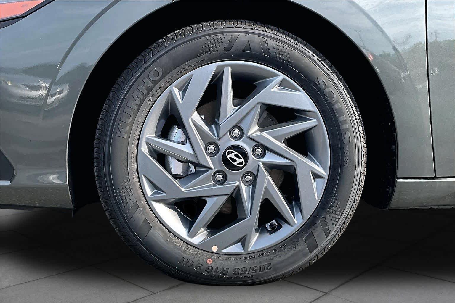 New 2026 Hyundai Elantra Hybrid FWD image 9