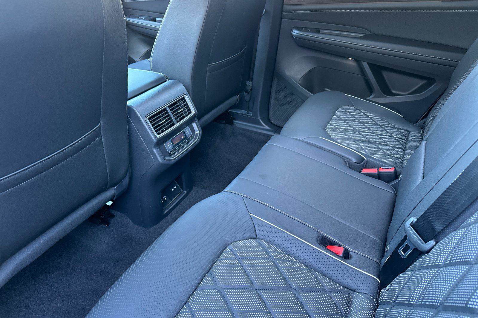 New 2026 Volkswagen Atlas SEL Premium R-Line image 11