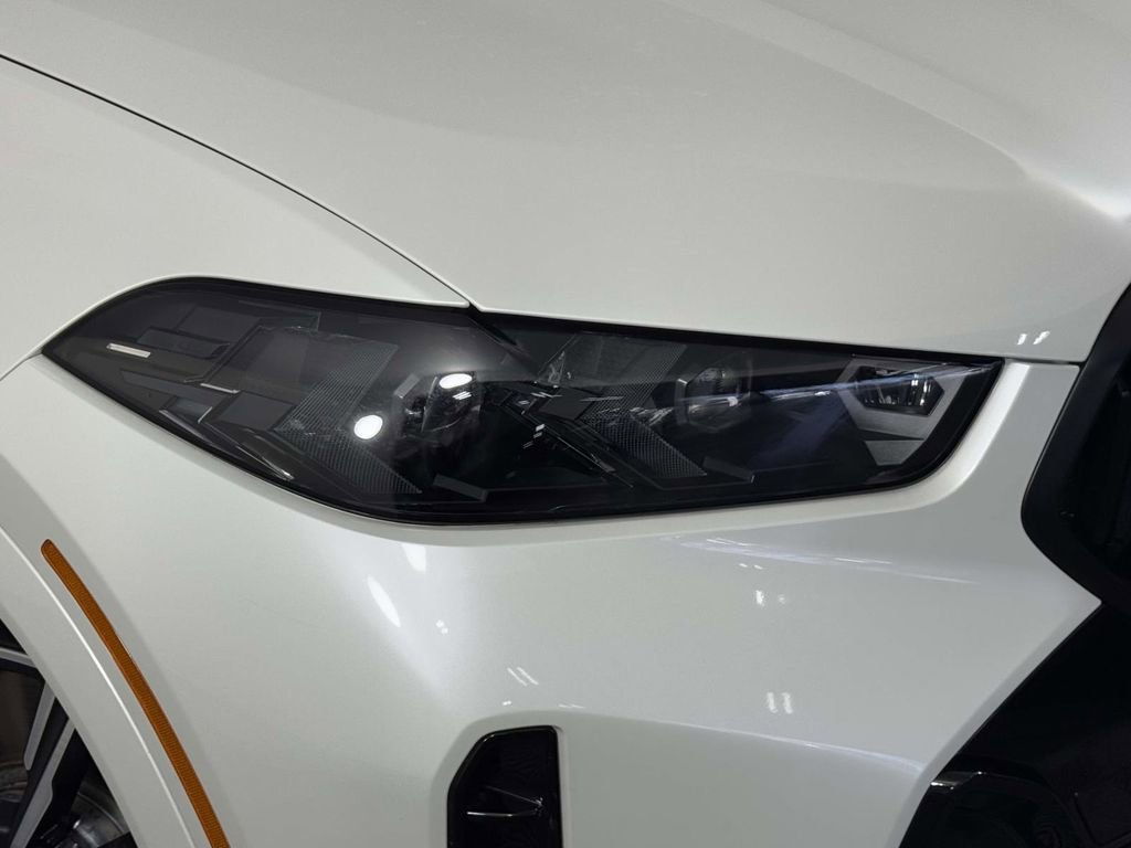 Used 2025 BMW X6 M60i w/ Parking Assistance Package image 15
