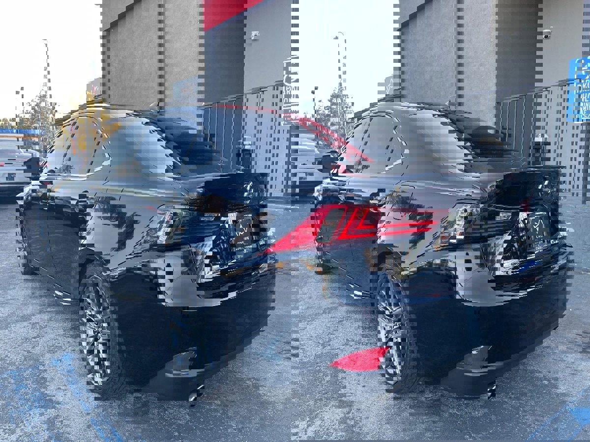 Used 2016 Lexus IS 200t image 7