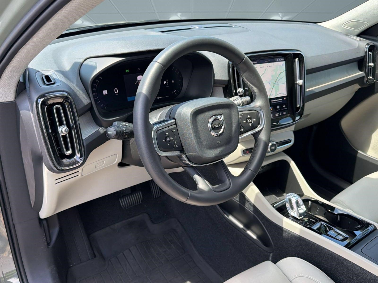 Certified 2024 Volvo XC40 B5 Plus AWD/4WD image 4