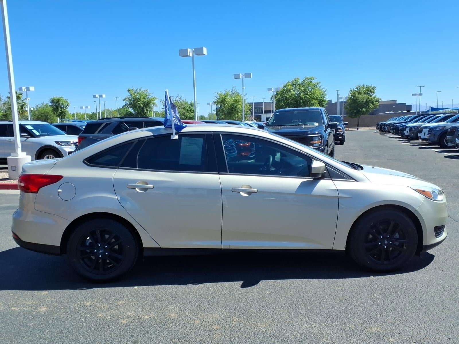 Used 2018 Ford Focus SE FWD image 3