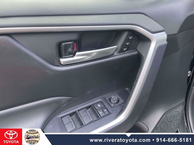 Used 2022 Toyota RAV4 XLE Premium AWD/4WD image 18