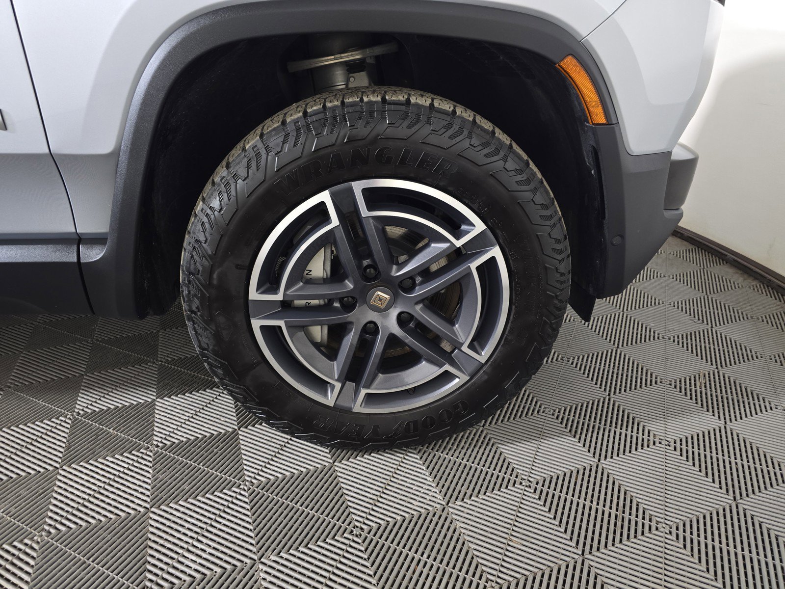 Used 2025 Rivian R1T Adventure AWD/4WD image 11