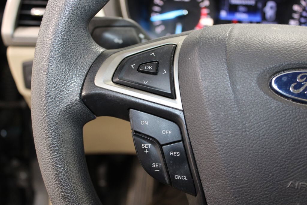 Used 2014 Ford Fusion SE FWD image 19