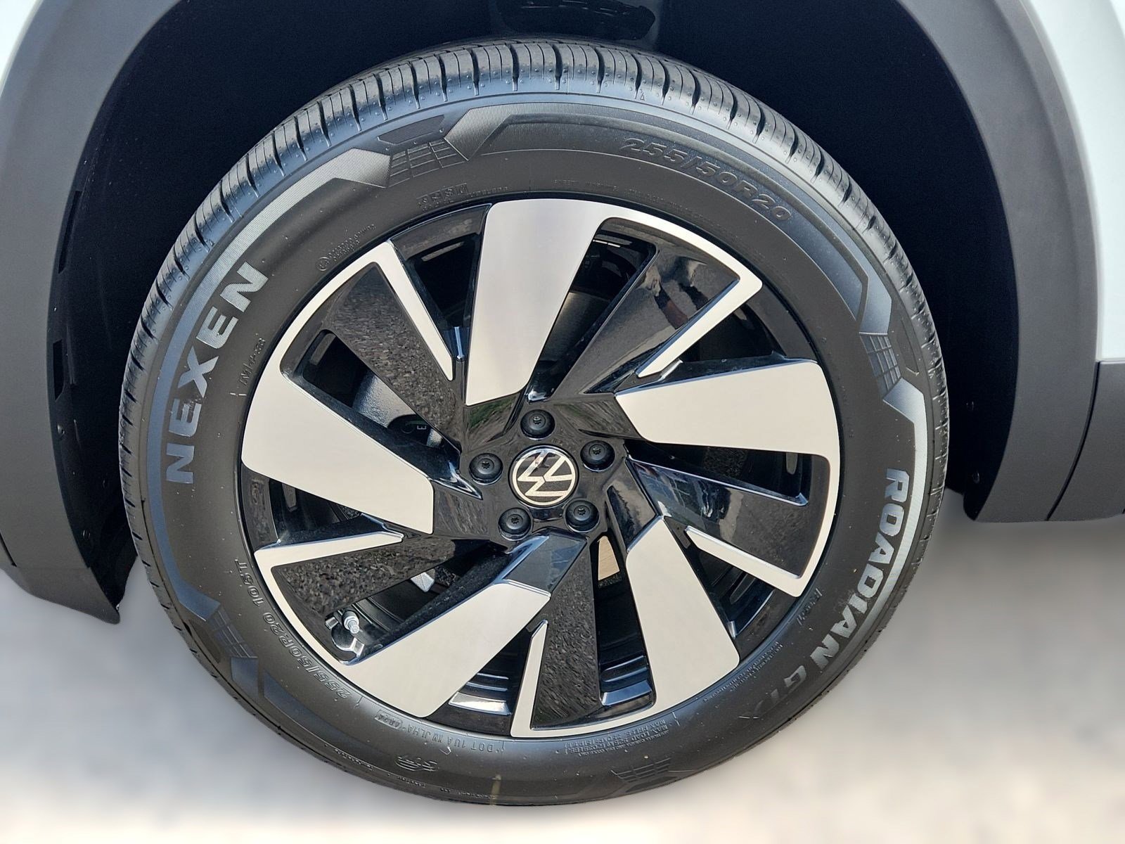 New 2025 Volkswagen Atlas Cross Sport SE image 20