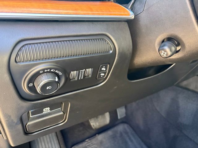 Used 2022 Jeep Grand Wagoneer Series III AWD/4WD image 13