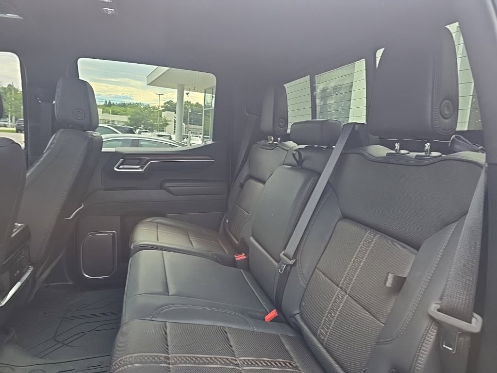 Used 2025 Chevrolet Silverado 1500 High Country w/ High Country Premium Package AWD/4WD image 17