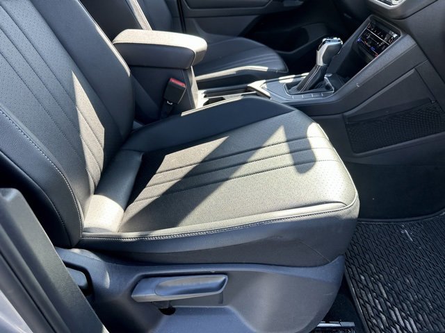 Used 2023 Volkswagen Tiguan SE image 24