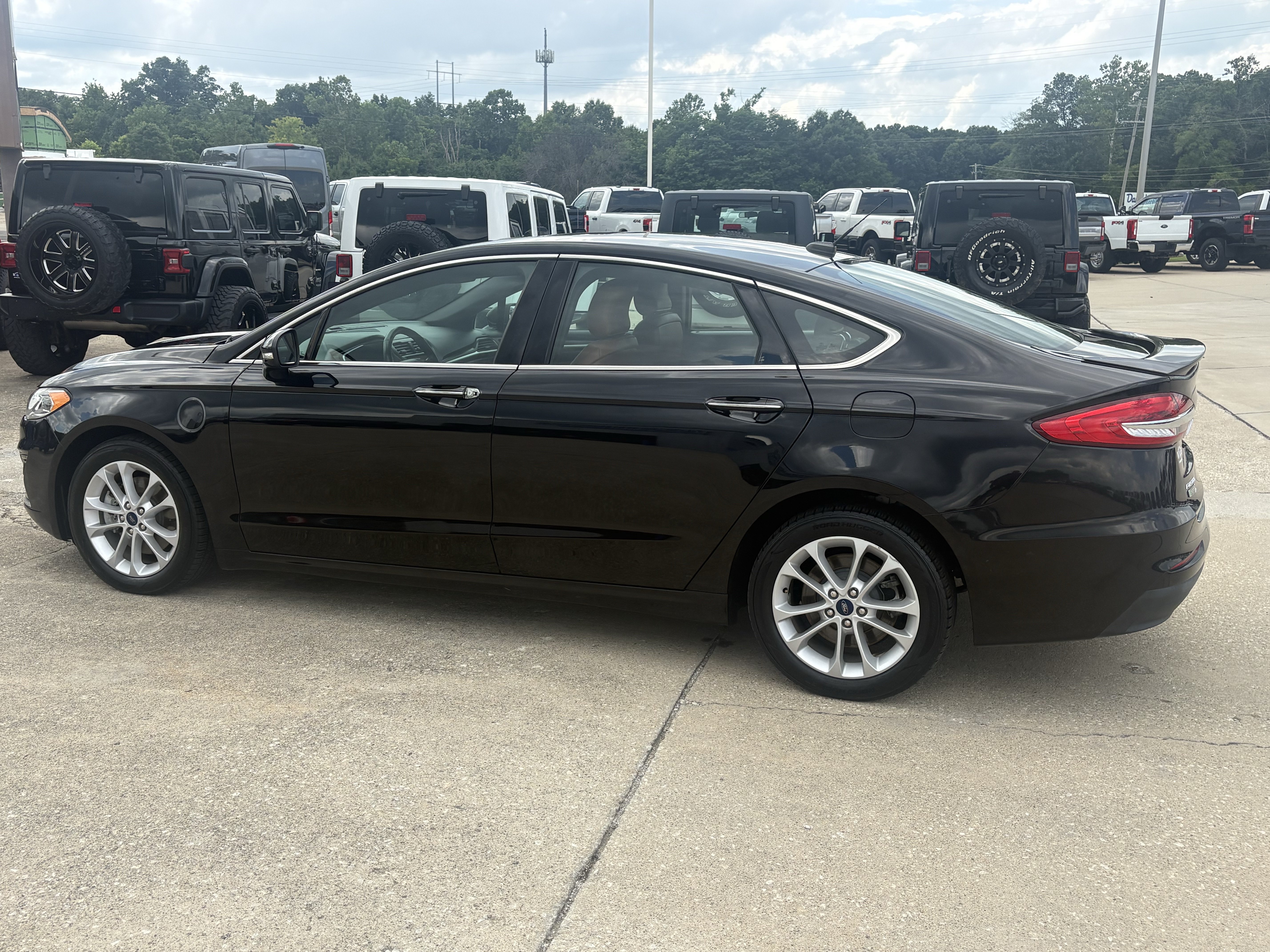 Used 2019 Ford Fusion Energi Titanium FWD image 5