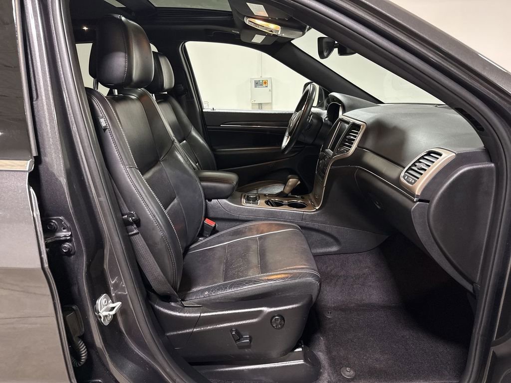 Used 2017 Jeep Grand Cherokee Limited w/ Luxury Group II image 23