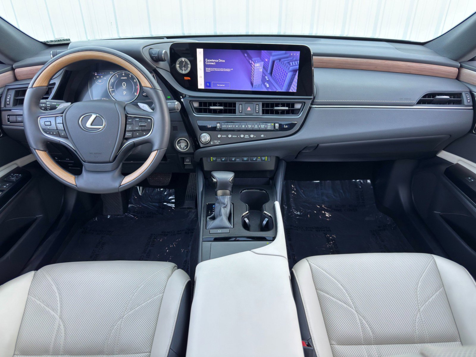 Used 2025 Lexus ES 350 Ultra Luxury w/ Accessory Package (Z1) image 13
