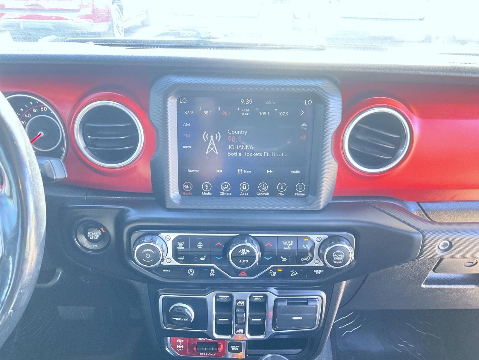 Used 2019 Jeep Wrangler Unlimited Rubicon w/ Dual Top Group AWD/4WD image 13
