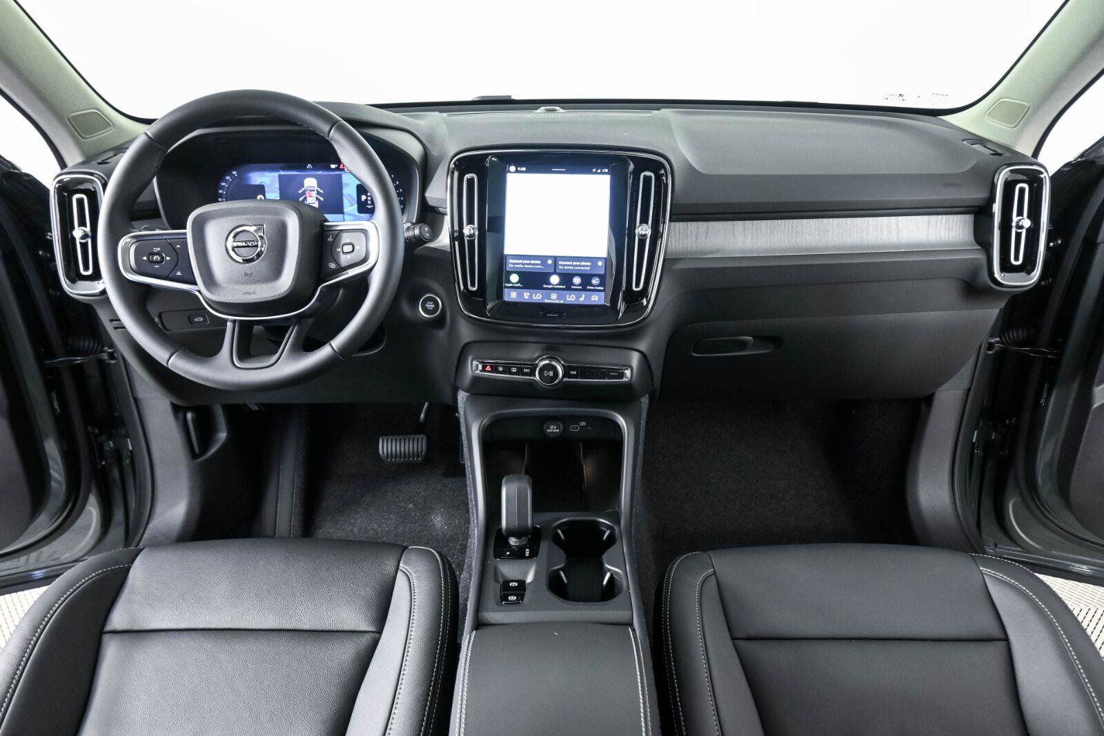 New 2026 Volvo XC40 B5 Core w/ Protection Package Premier AWD/4WD image 17
