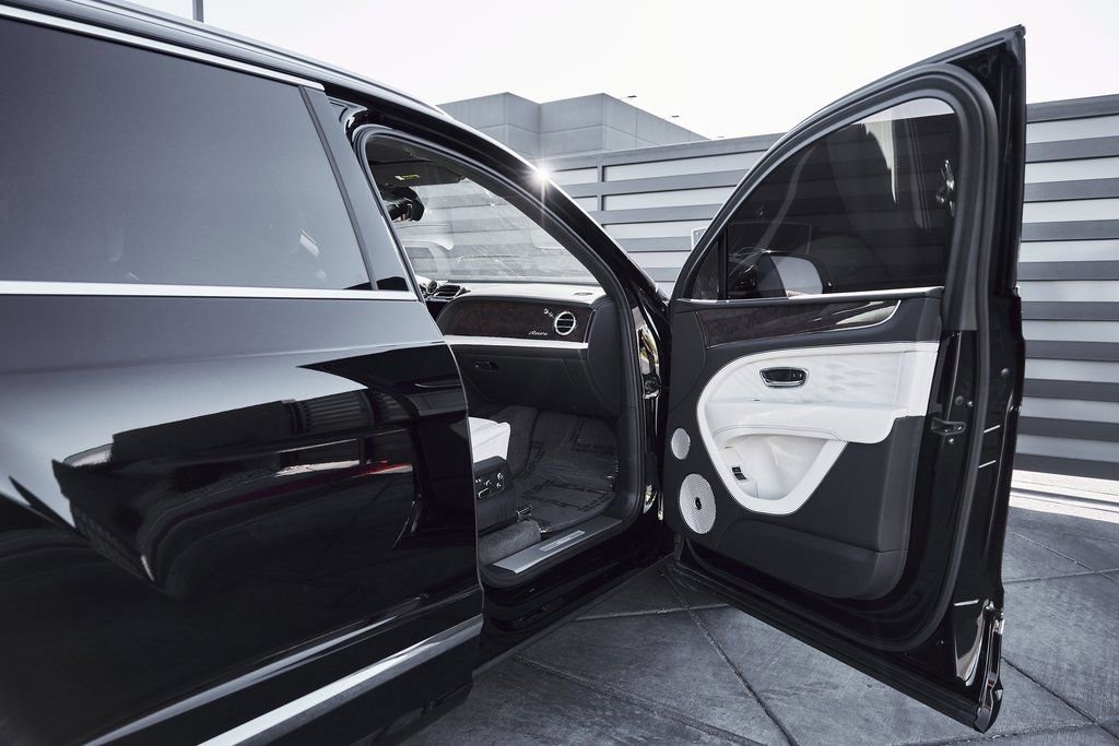 Used 2023 Bentley Bentayga Extended Wheelbase AWD/4WD image 22