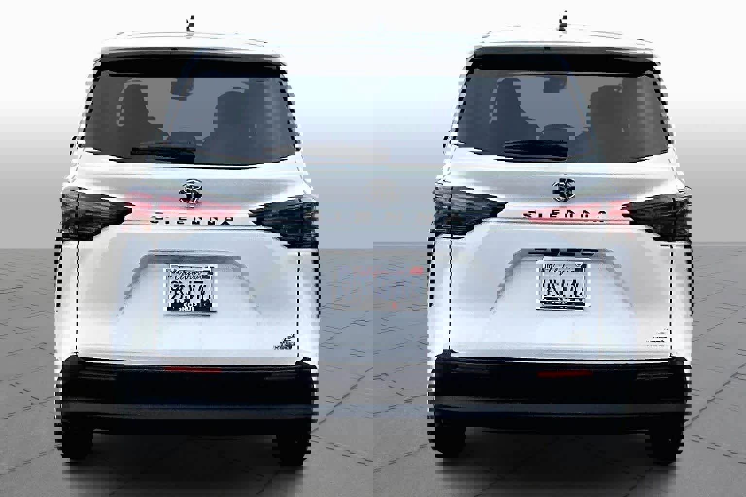 Certified 2022 Toyota Sienna LE image 4