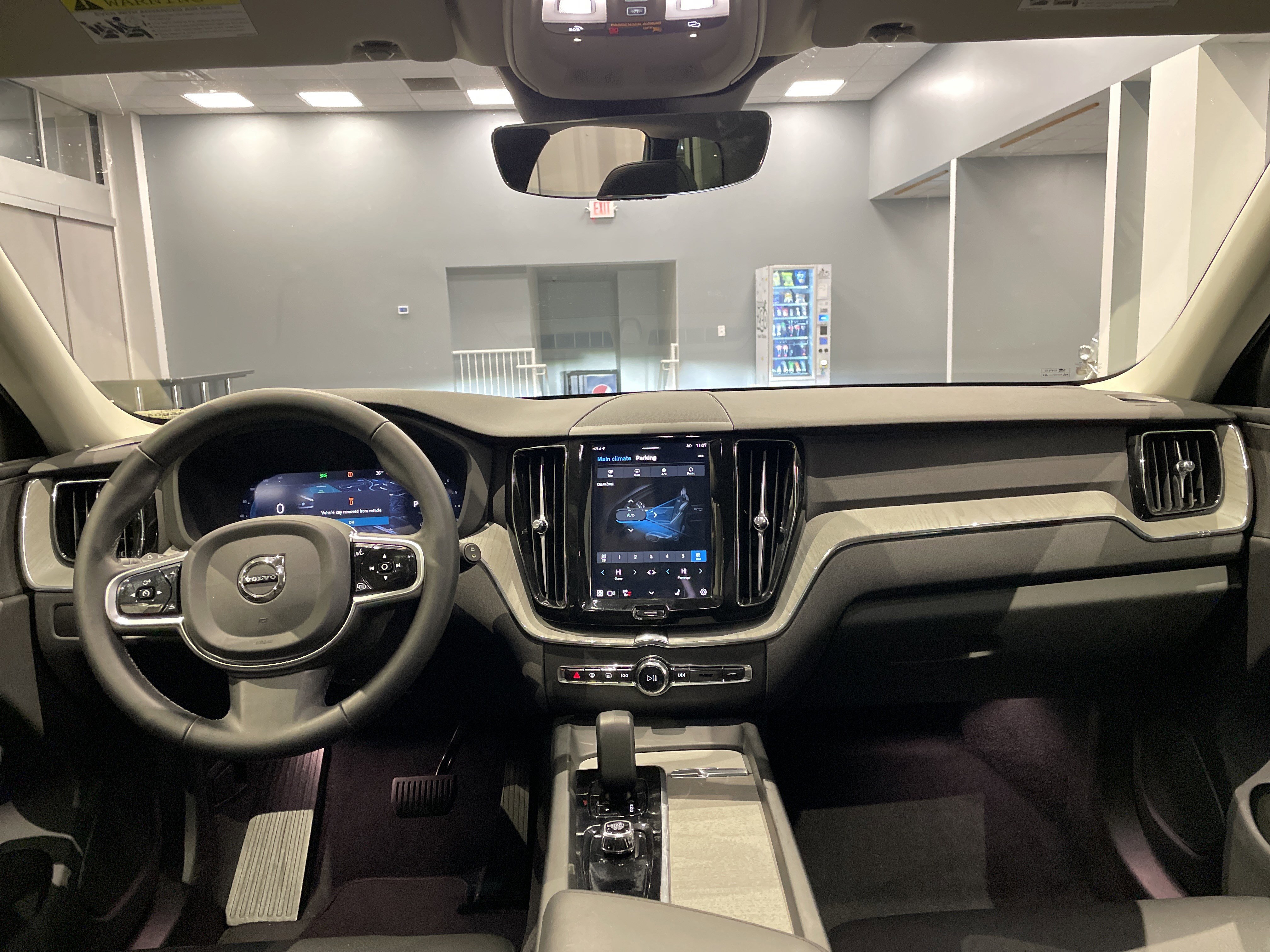 Used 2025 Volvo XC60 B5 Plus image 35