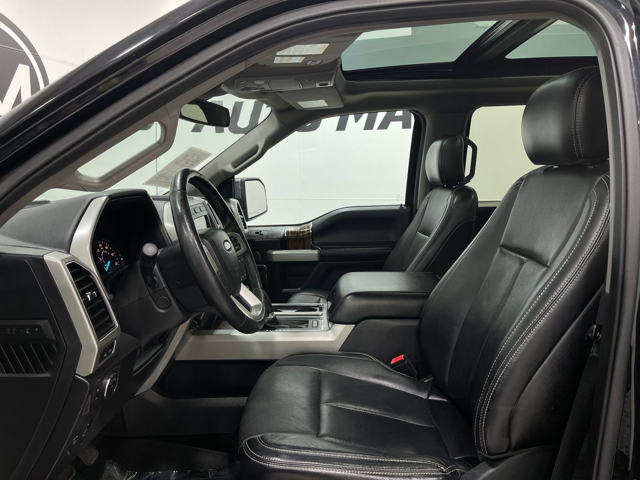 Used 2018 Ford F150 Lariat w/ Equipment Group 502A Luxury AWD/4WD image 13