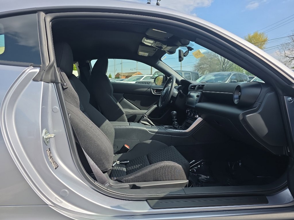 Used 2025 Toyota GR86 w/ ALL Weather Mat Package (TMS) RWD image 17