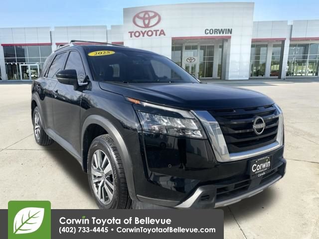 Used 2025 Nissan Pathfinder SL AWD/4WD image 1