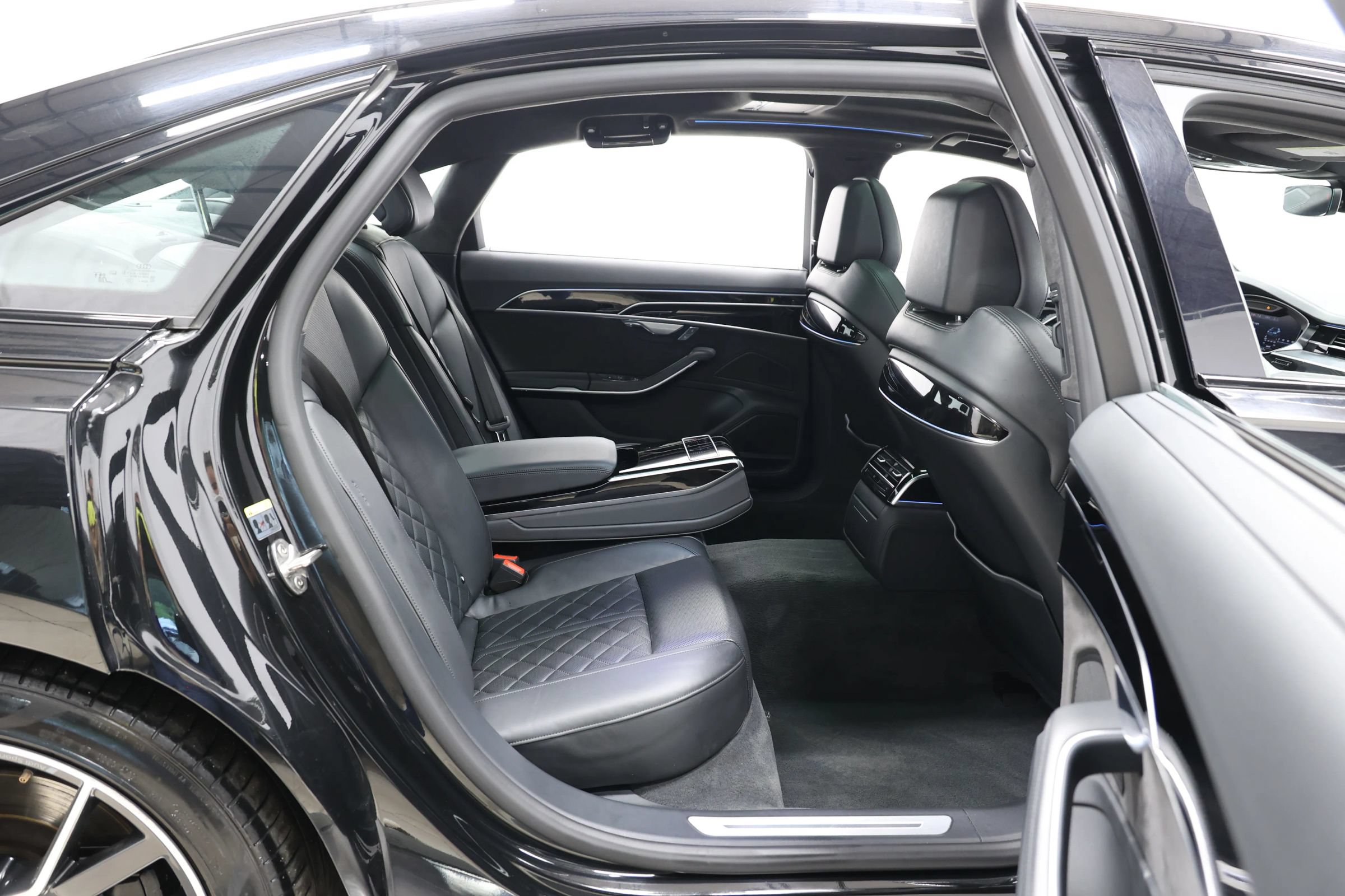 Used 2020 Audi S8 L w/ S8 Executive Package AWD/4WD image 59