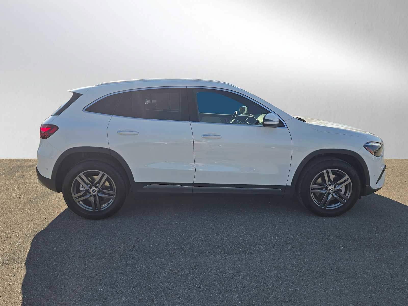 Used 2025 Mercedes-Benz GLA 250 4MATIC image 3