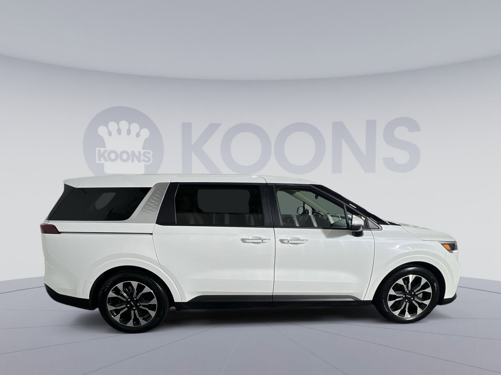 Used 2024 Kia Carnival EX image 8
