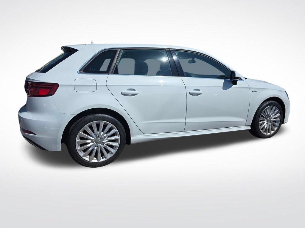 Used 2016 Audi A3 e-tron Premium w/ 17" Wheel Package FWD image 4