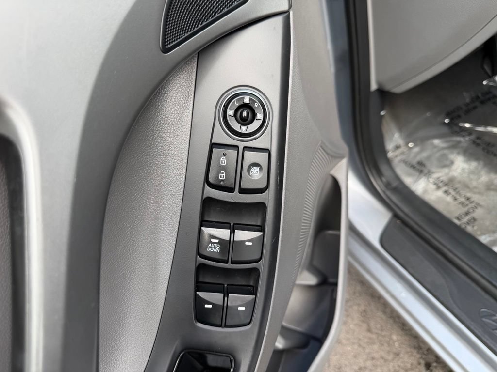 Used 2016 Hyundai Elantra SE FWD image 13