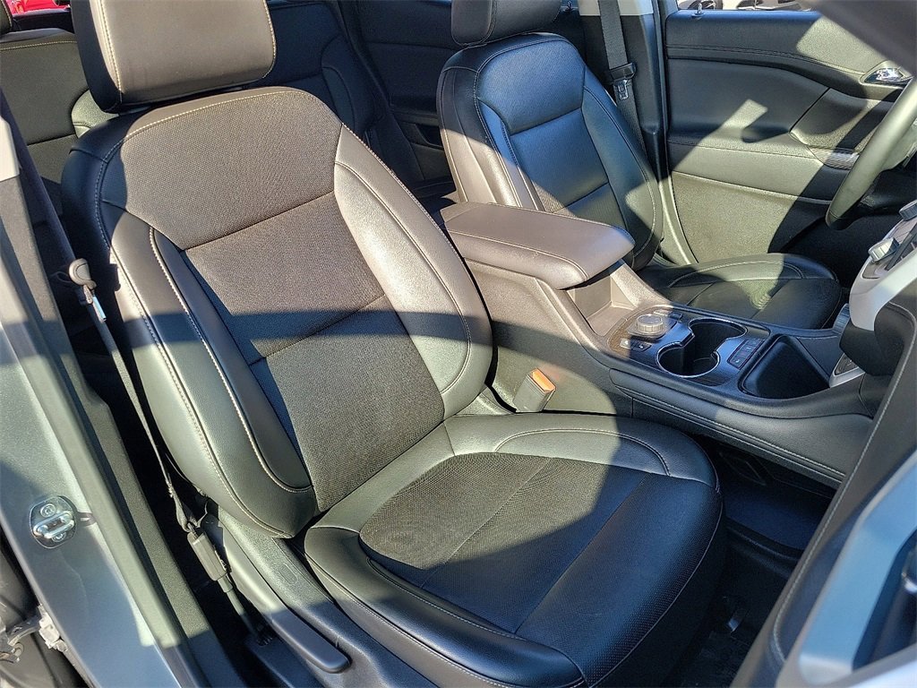 Used 2023 GMC Acadia SLT image 19