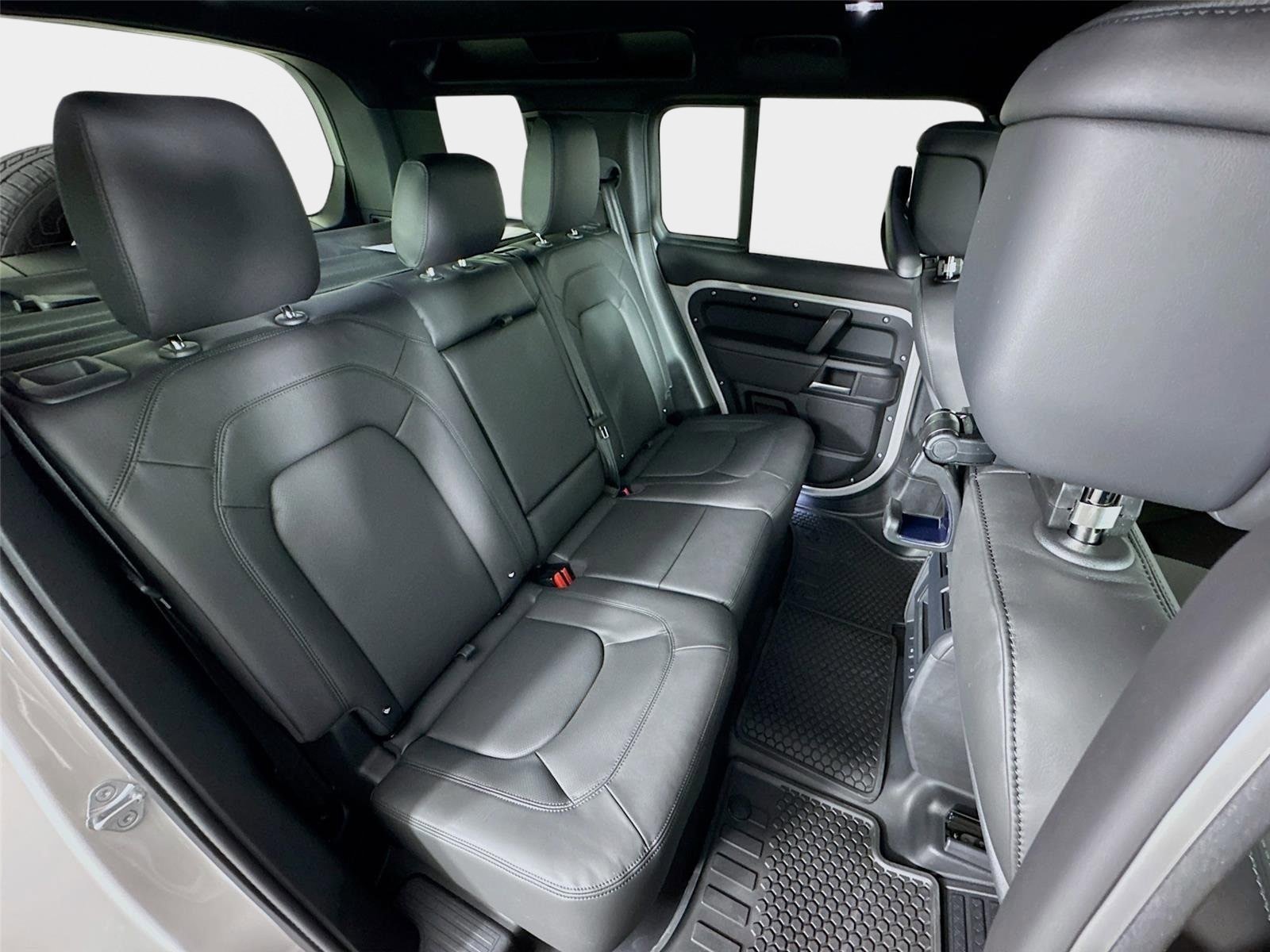 New 2026 Land Rover Defender 110 X-Dynamic SE AWD/4WD image 29