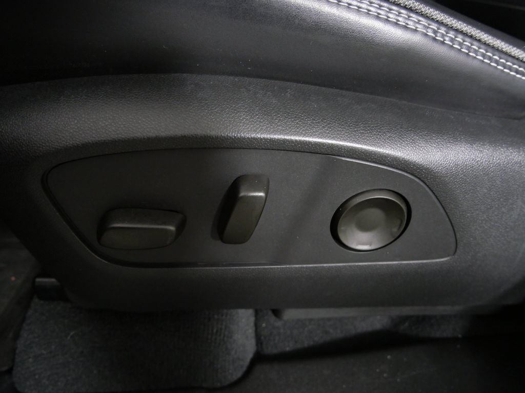 Used 2024 GMC Sierra EV Denali AWD/4WD image 18