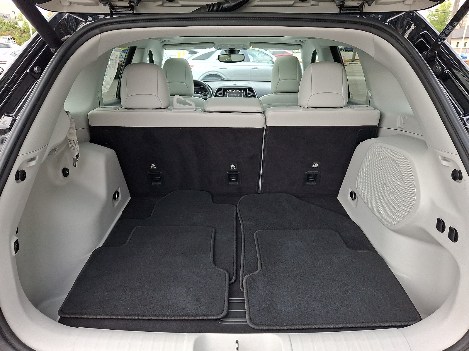 Used 2019 Jeep Cherokee Limited AWD/4WD image 29