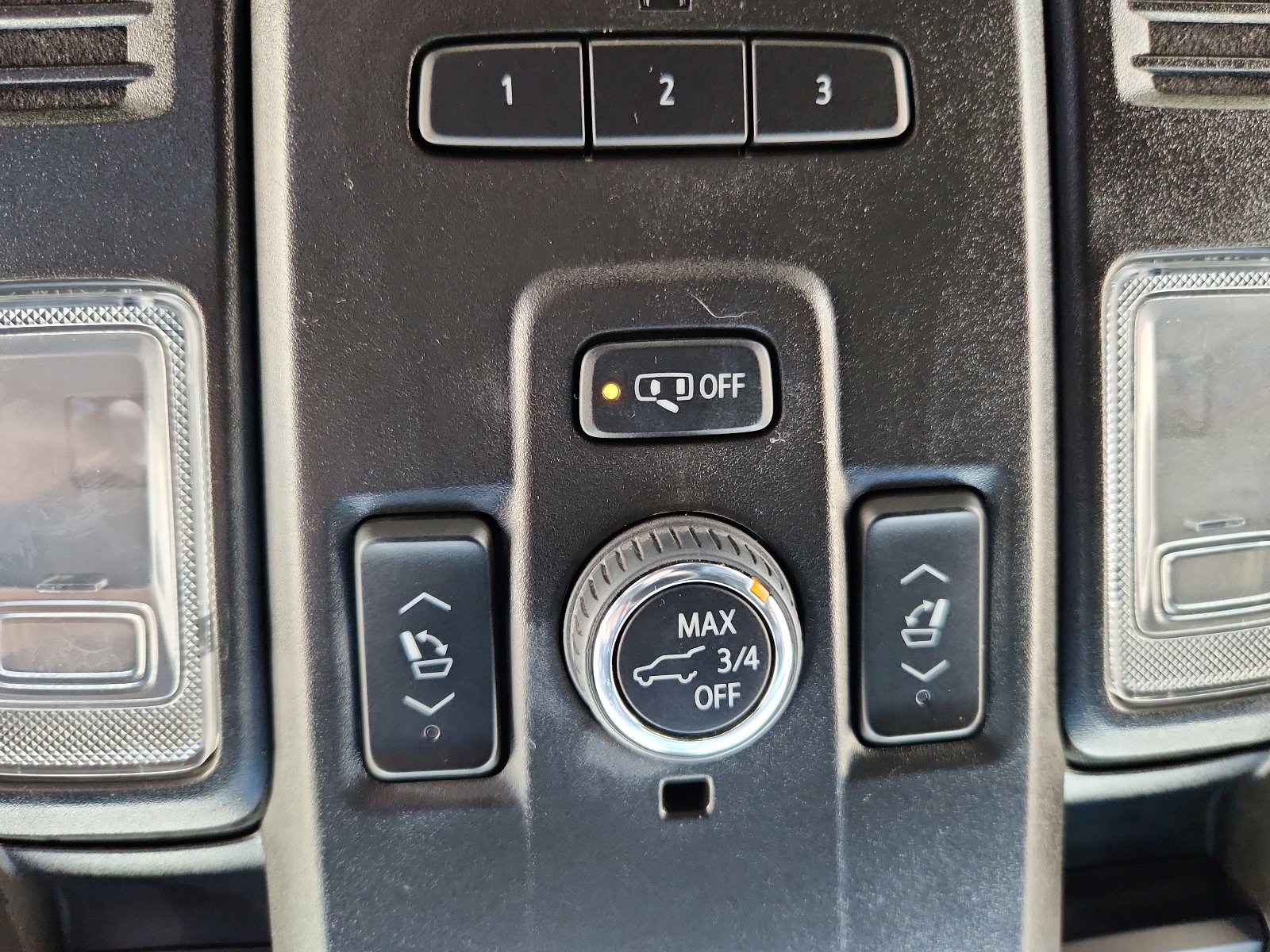 Used 2022 Chevrolet Suburban High Country image 17