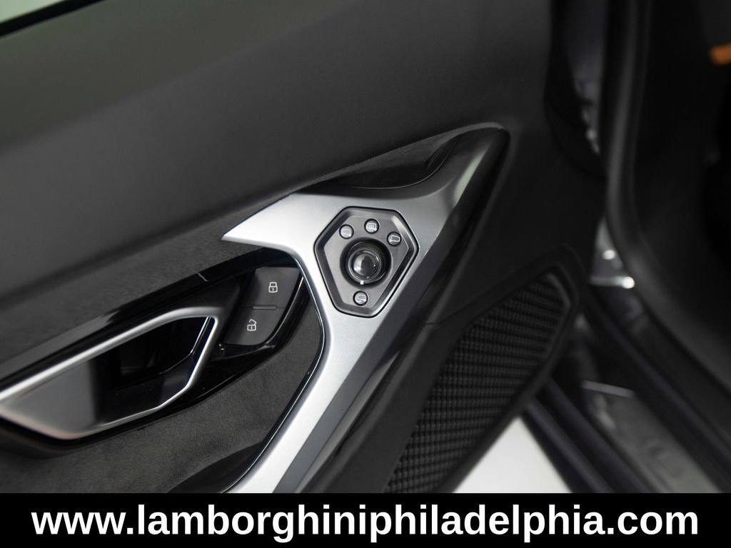 Used 2015 Lamborghini Huracan LP 610-4 AWD/4WD image 16