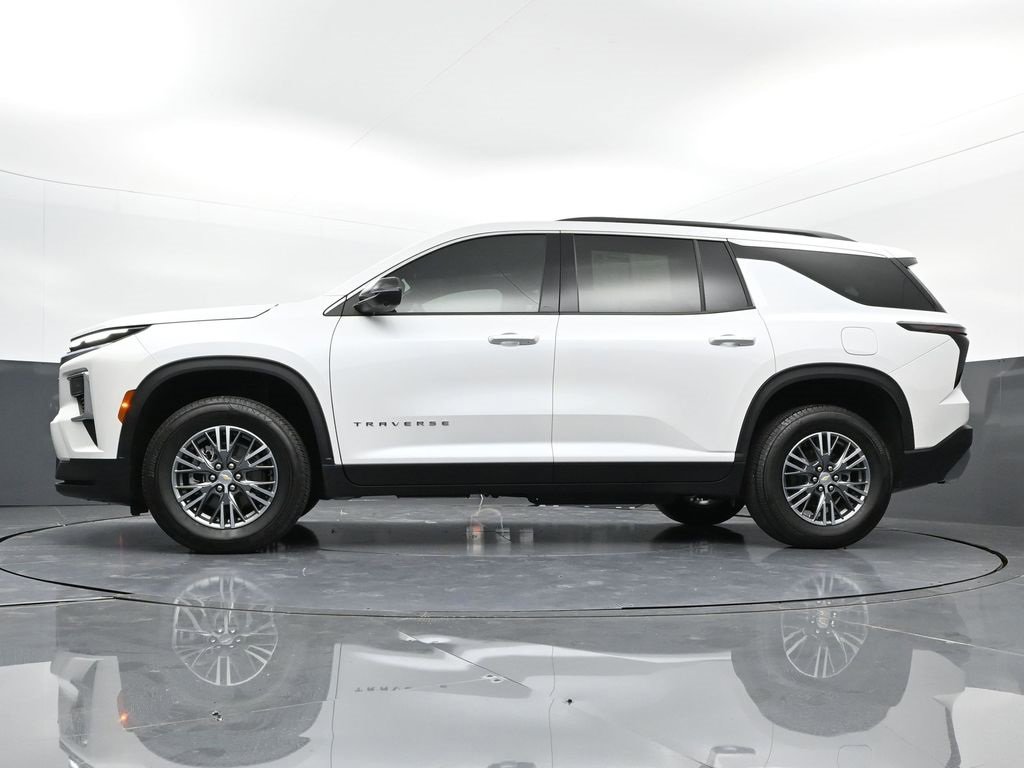 Used 2024 Chevrolet Traverse LT image 30