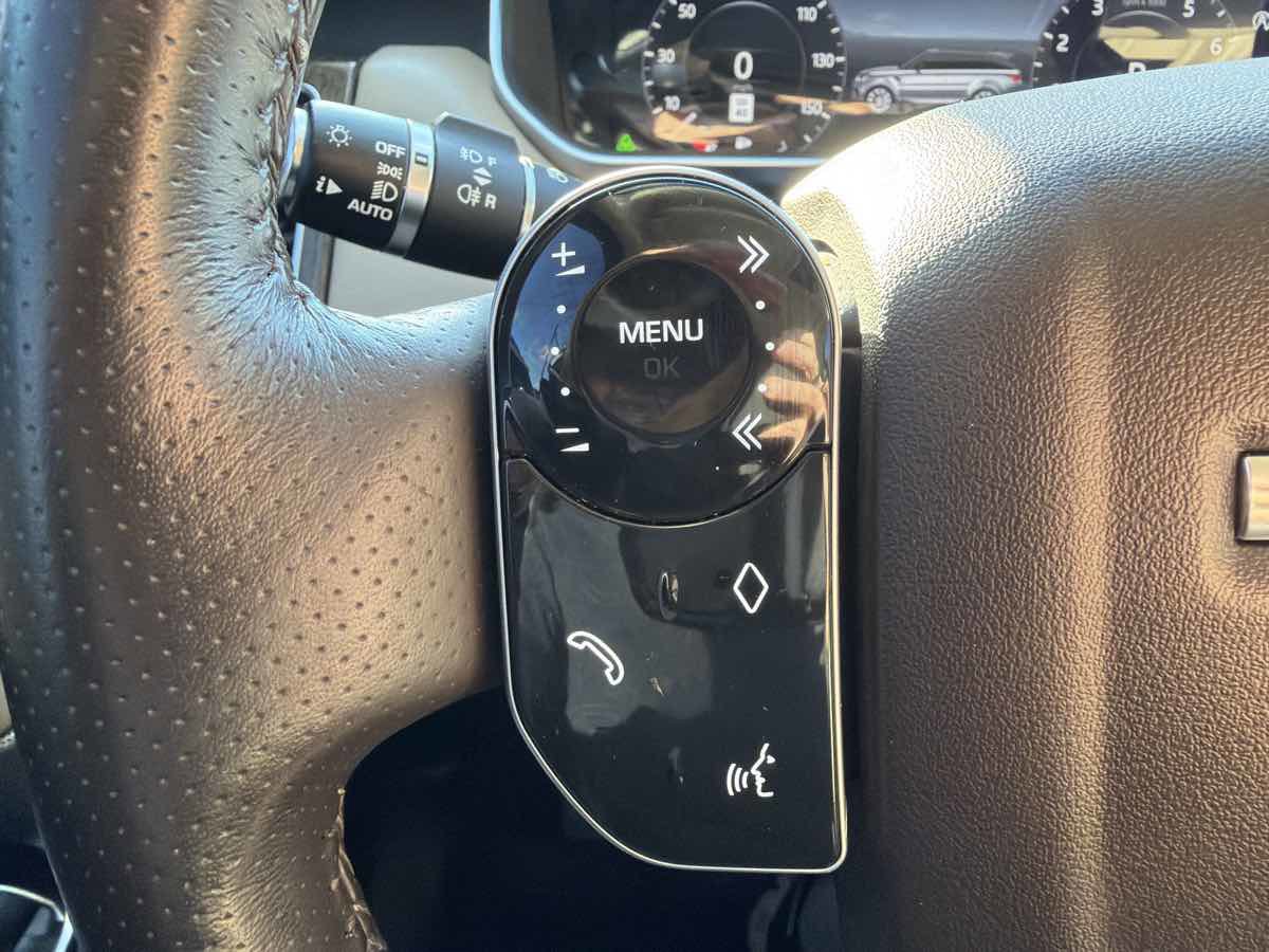Used 2018 Land Rover Range Rover Sport HSE image 30
