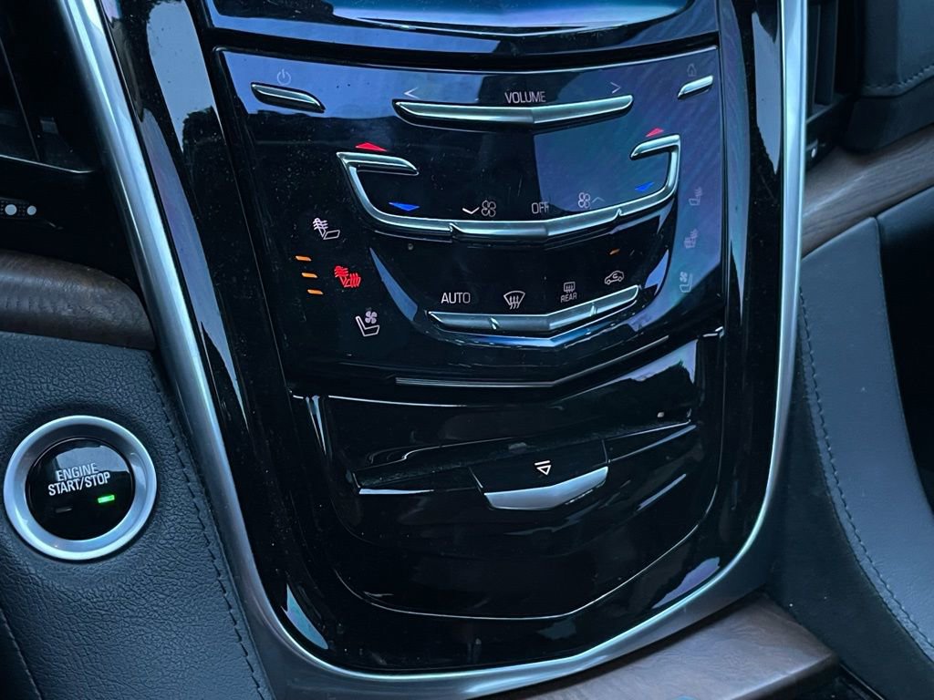 Used 2020 Cadillac Escalade ESV Luxury image 19