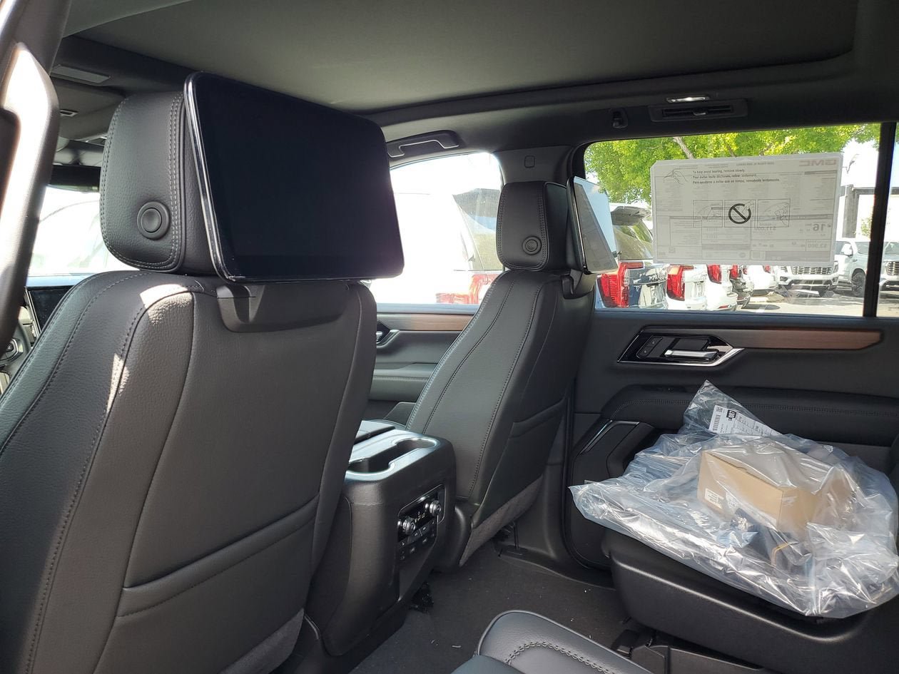 New 2026 GMC Yukon XL Denali w/ Denali Reserve Package AWD/4WD image 10