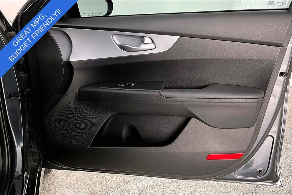 Used 2023 Kia Forte LX image 25