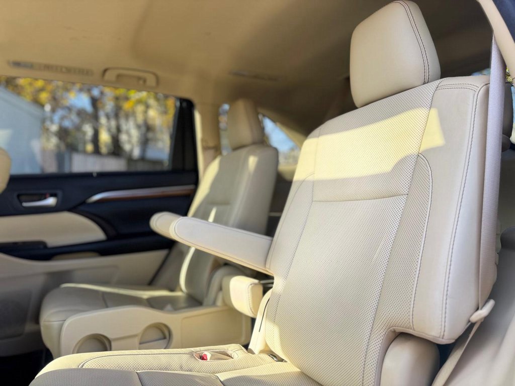 Used 2018 Toyota Highlander Limited image 21