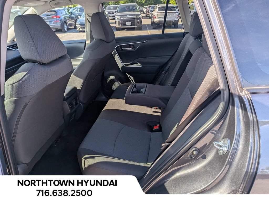 Used 2025 Toyota RAV4 XLE AWD/4WD image 30