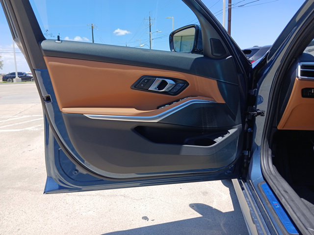 New 2026 BMW 330i Sedan w/ M Sport Package RWD image 21